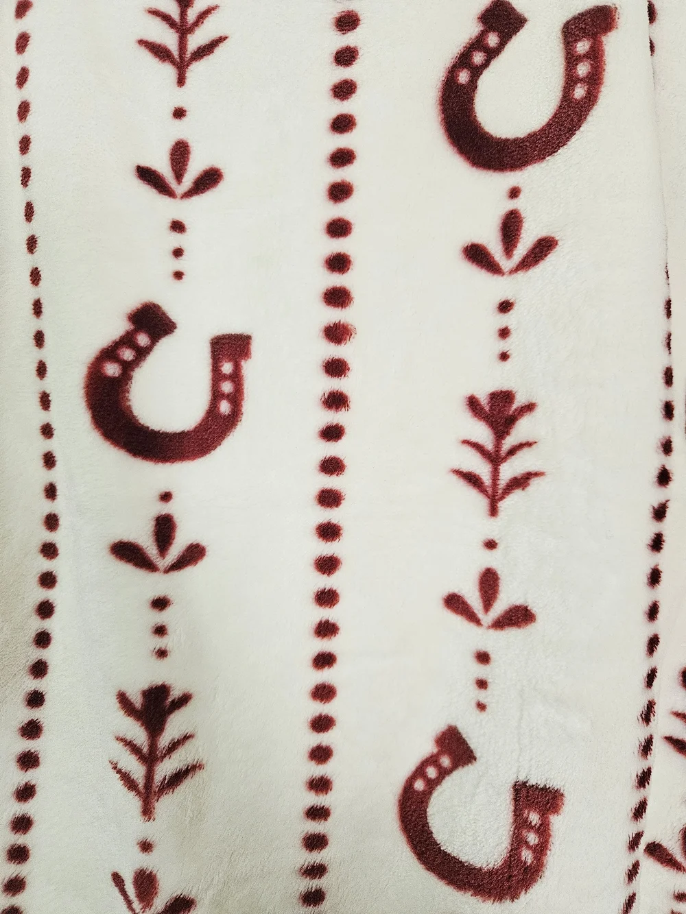 Wrangler Cream & Burgundy Horseshoe Oversized Plush Throw NWT